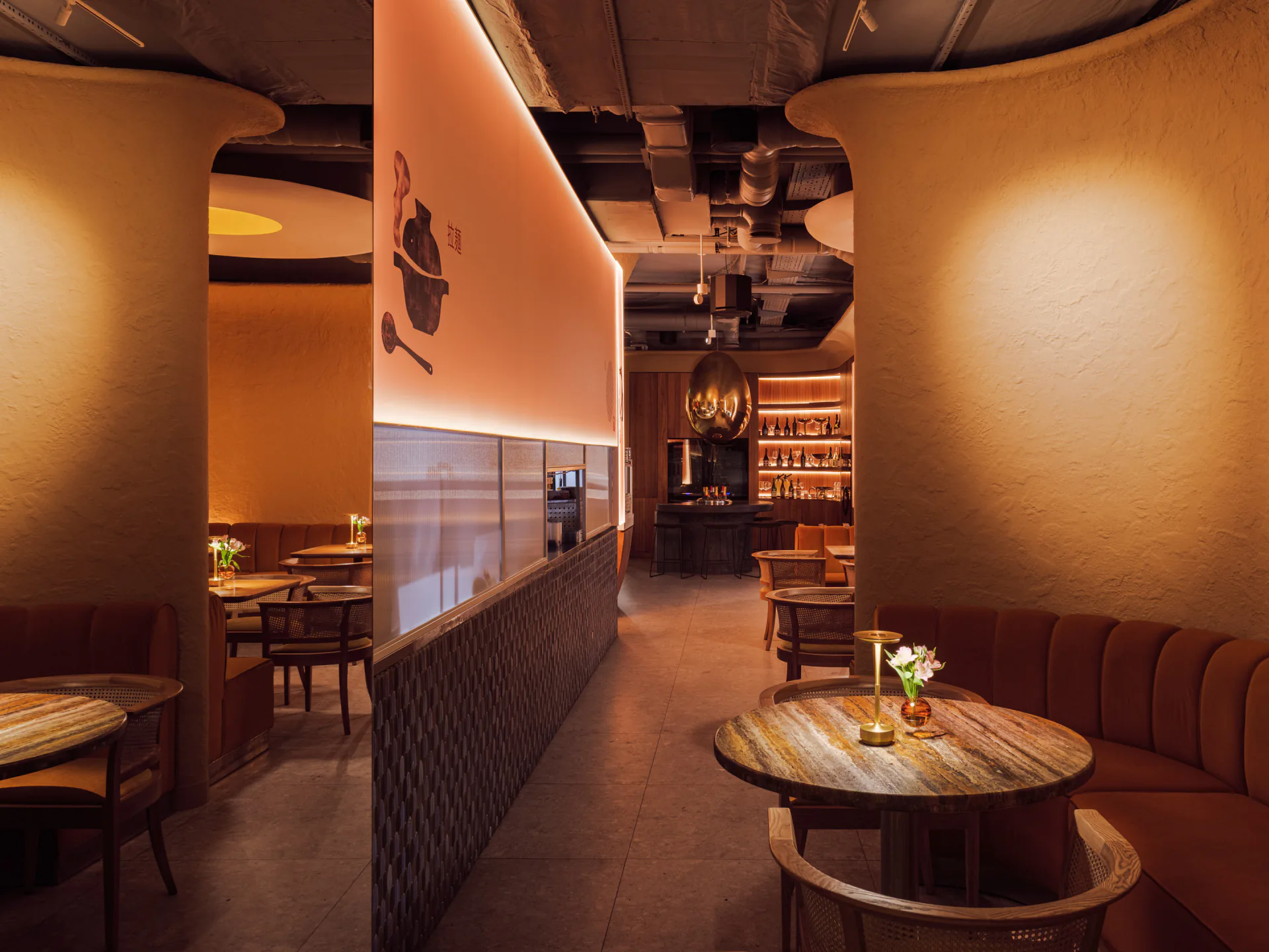 Интерьер OVO izakaya
